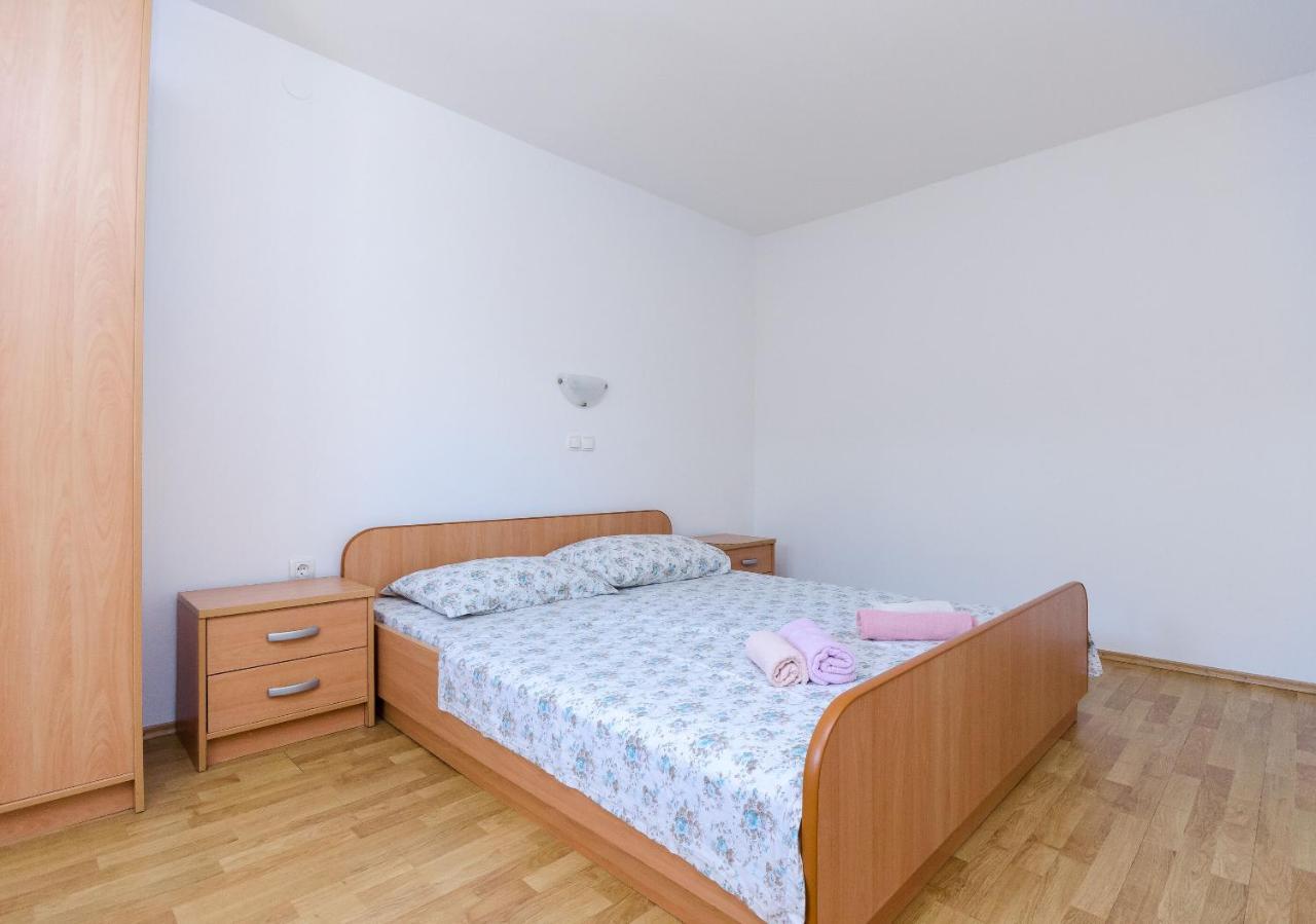 Apartments Ester โลปาร์ ภายนอก รูปภาพ