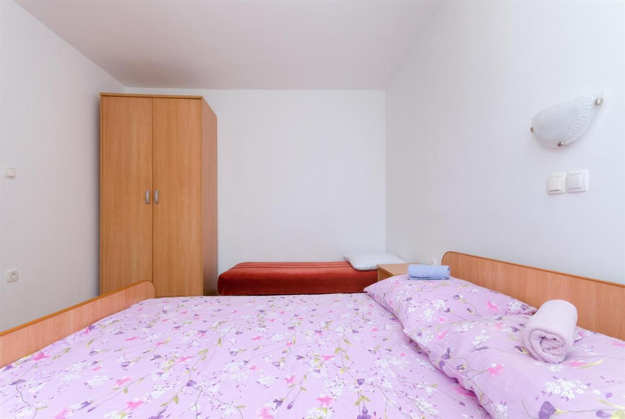 Apartments Ester โลปาร์ ภายนอก รูปภาพ