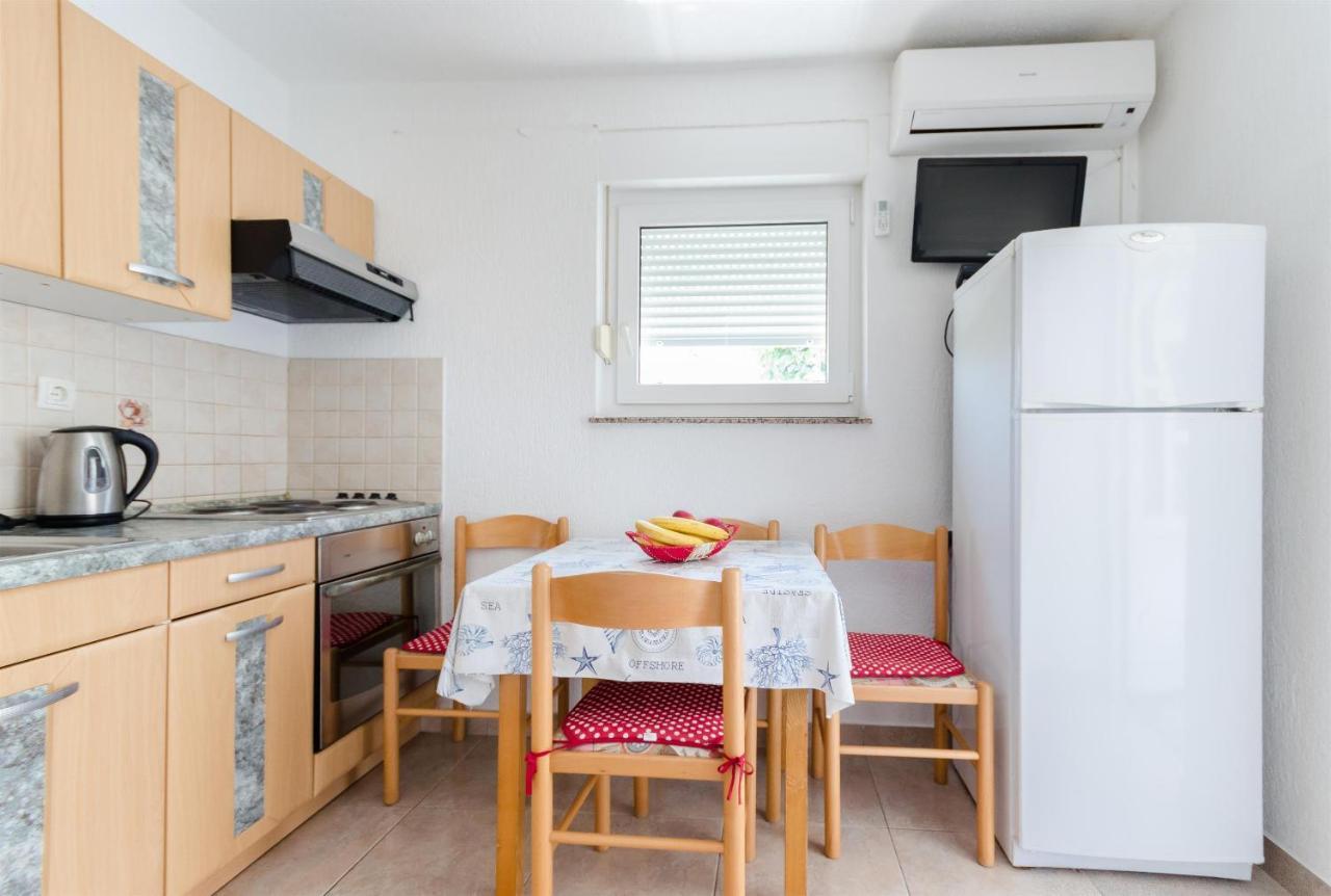 Apartments Ester โลปาร์ ภายนอก รูปภาพ
