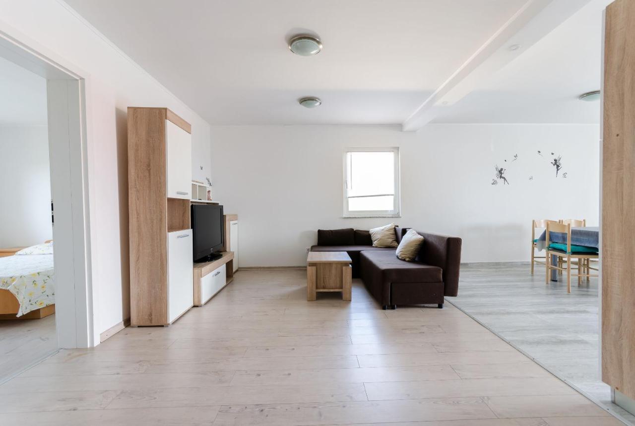 Apartments Ester โลปาร์ ภายนอก รูปภาพ