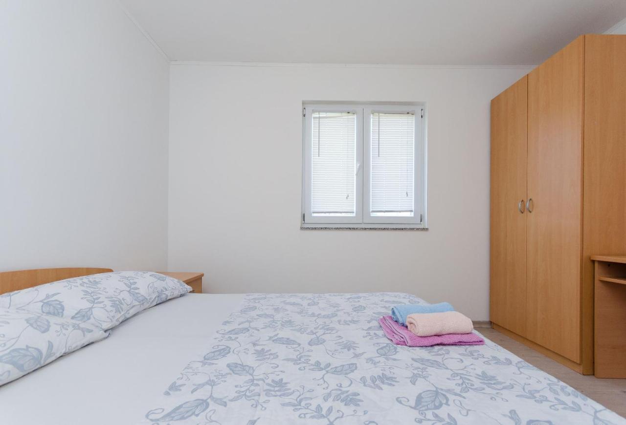 Apartments Ester โลปาร์ ภายนอก รูปภาพ