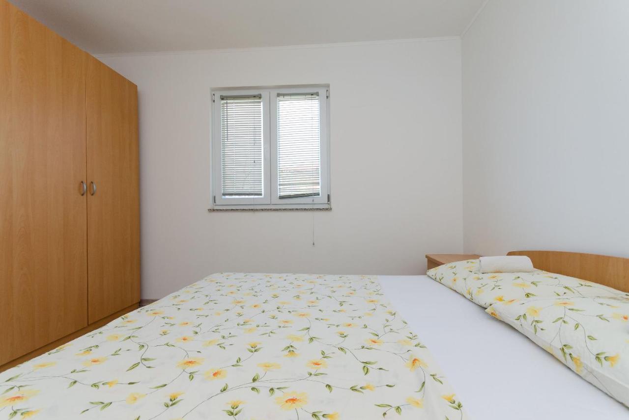 Apartments Ester โลปาร์ ภายนอก รูปภาพ