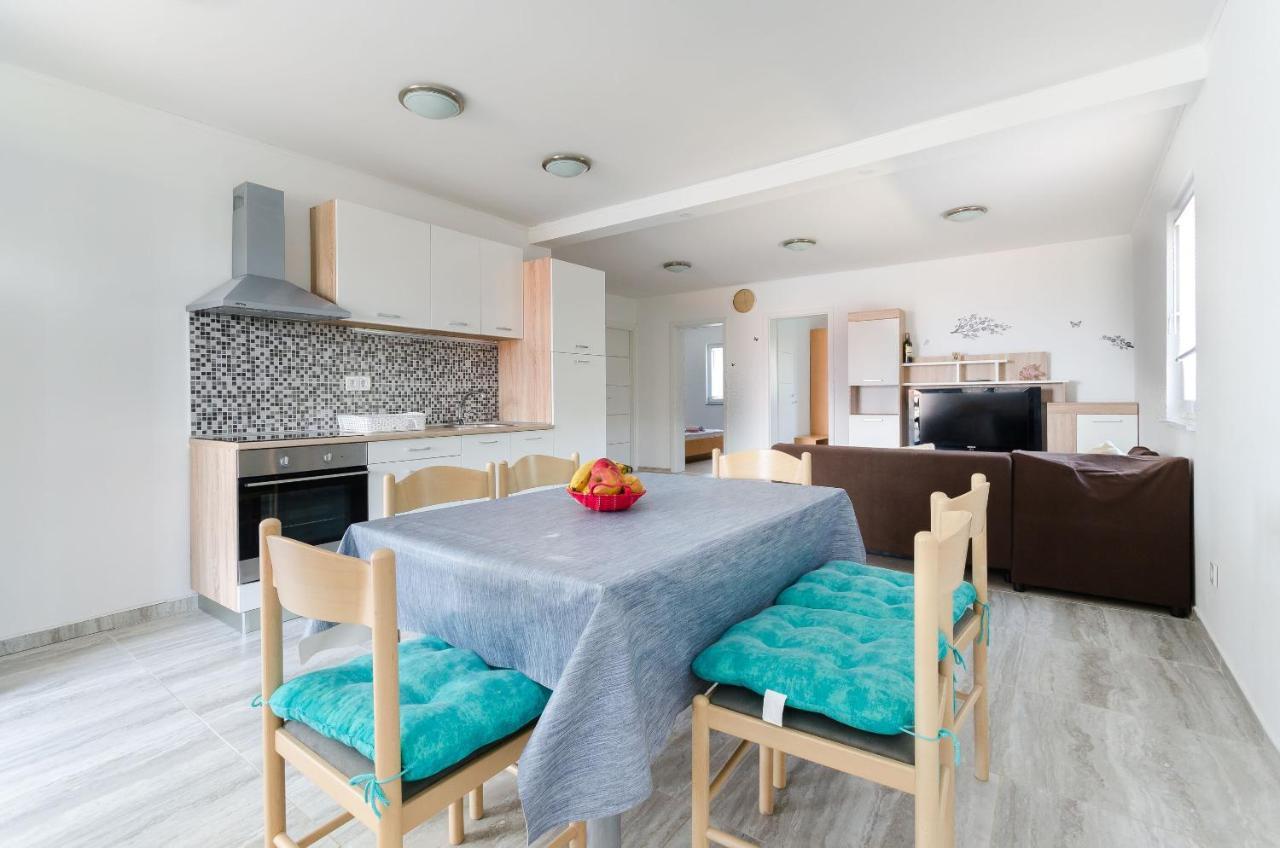 Apartments Ester โลปาร์ ภายนอก รูปภาพ