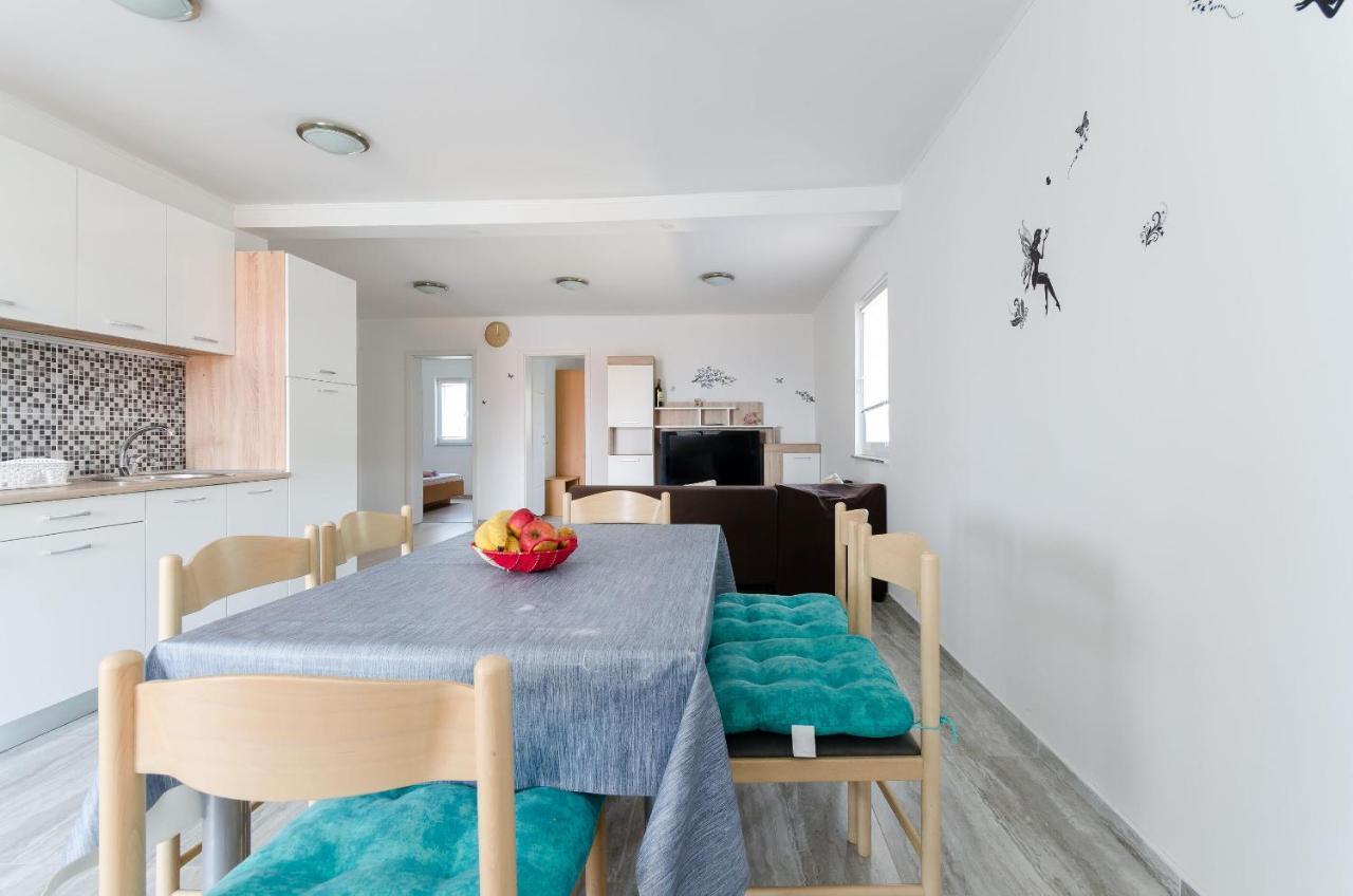 Apartments Ester โลปาร์ ภายนอก รูปภาพ