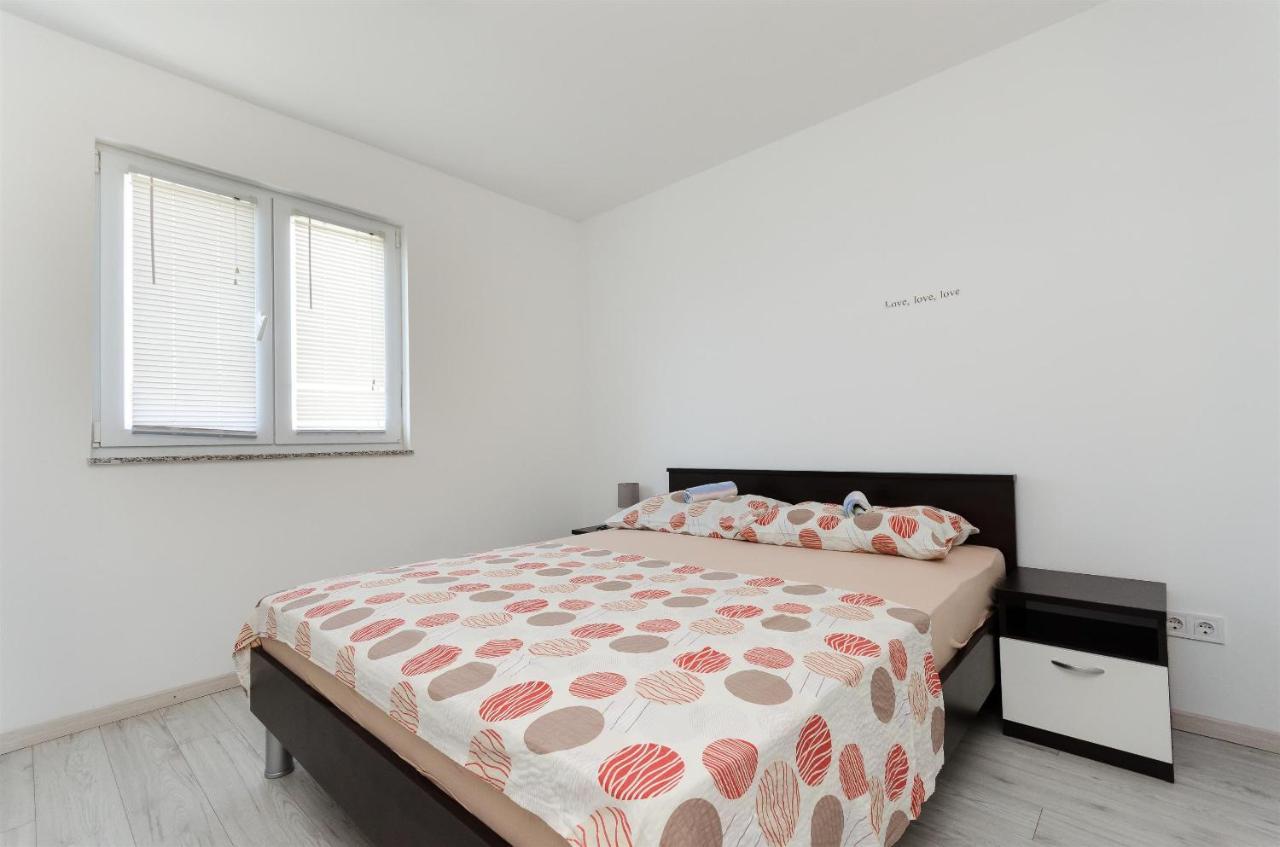 Apartments Ester โลปาร์ ภายนอก รูปภาพ
