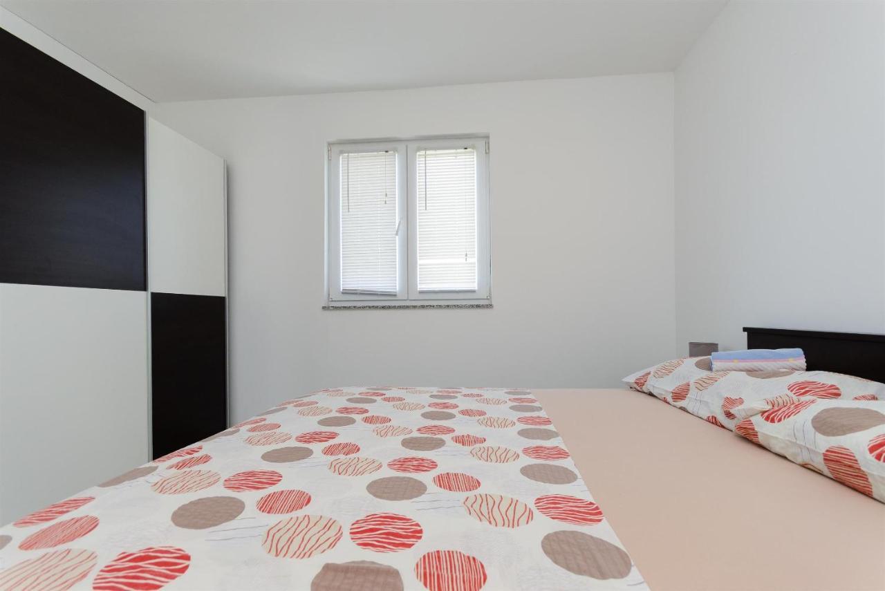Apartments Ester โลปาร์ ภายนอก รูปภาพ